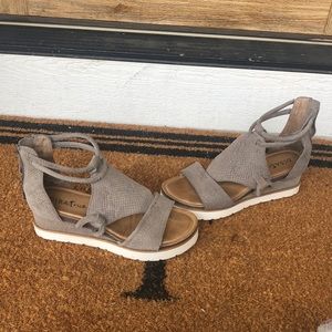 Diba true sandals size 7.5